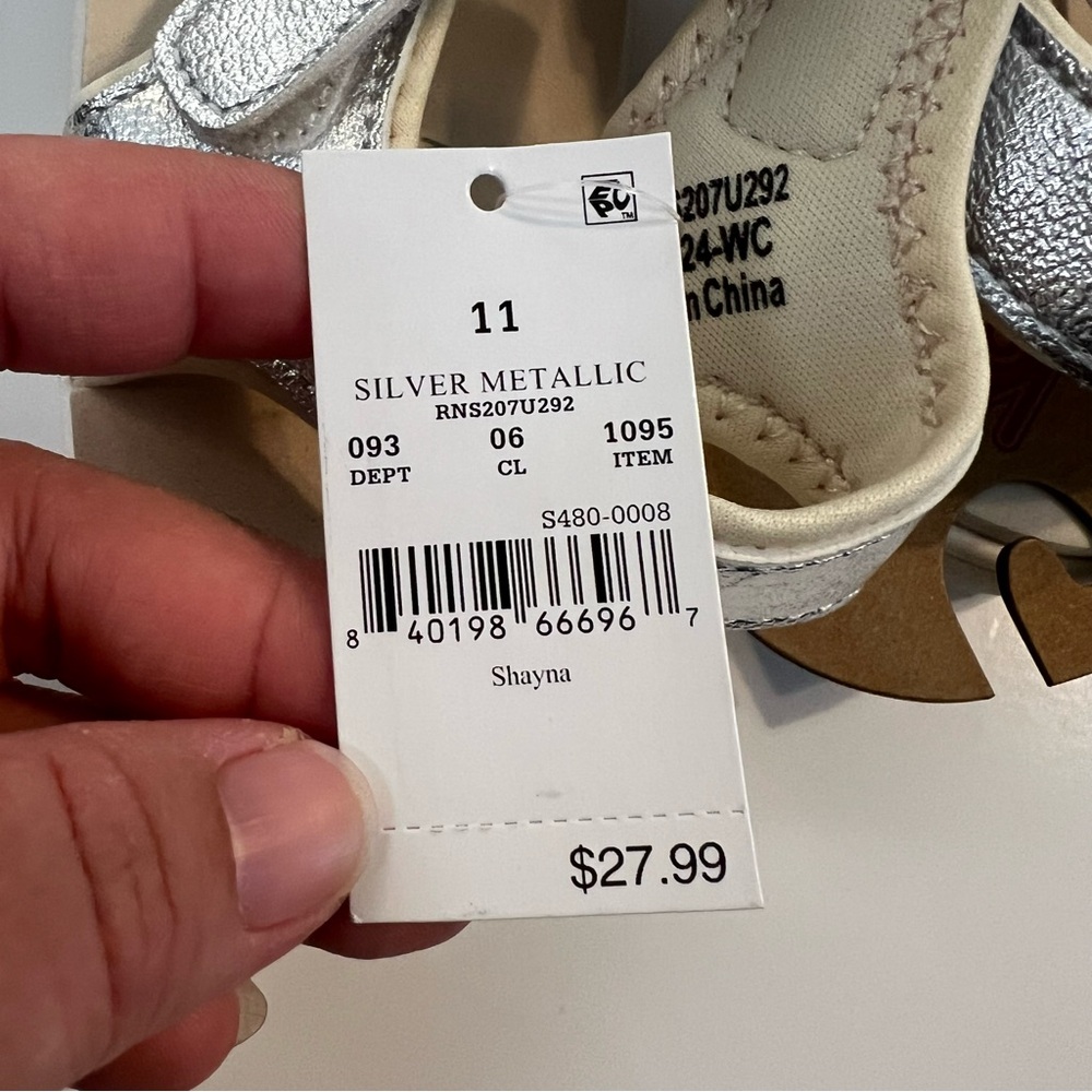 3/$30 NWT Girls See Kai Run Silver Metallic Sandals - Picture 3 of 5